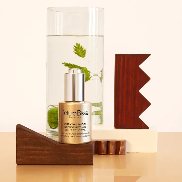 Natura Bissé Essential Shock Intense Retinol Night Renewal | Укрепляющая и обновляющая ночная сыворотка с ретинолом 30 мл