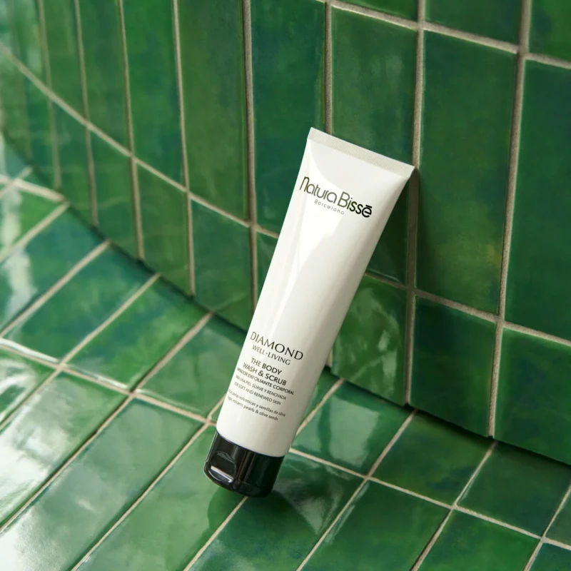 Natura Bissé Diamond Well‑Living The Body Wash and Scrub | Puhastav ja kooriv kehakoorija 150 ml