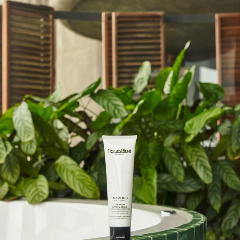 Natura Bissé Diamond Well‑Living The Body Wash and Scrub | Puhastav ja kooriv kehakoorija 150 ml
