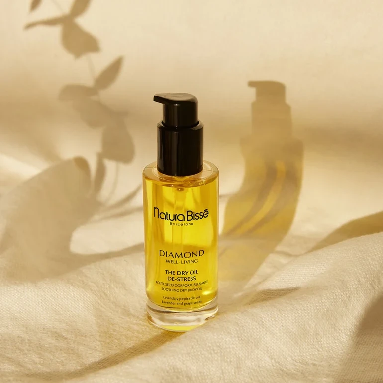 Natura Bissé Diamond Well-Living The Dry Oil – De-Stress | Успокаивающее сухое масло для тела с лавандой и маслом виноградных косточек 100 мл