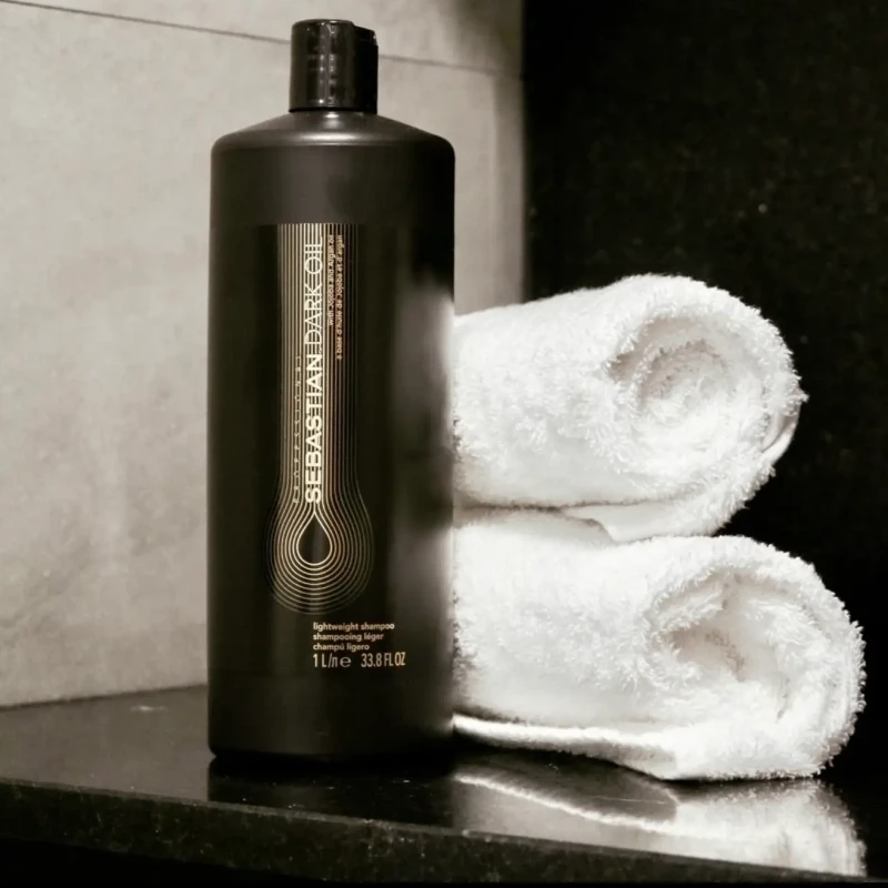 Sebastian Professional Dark Oil Lightweight Conditioner | Лёгкий разглаживающий и придающий блеск кондиционер 1000 мл