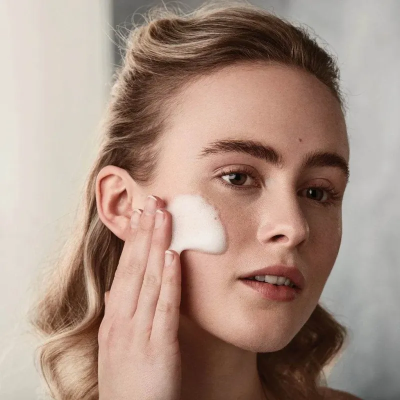 Medik8 Calmwise Soothing Cleanser — успокаивающая очищающая пенка для чувствительной кожи 150 мл